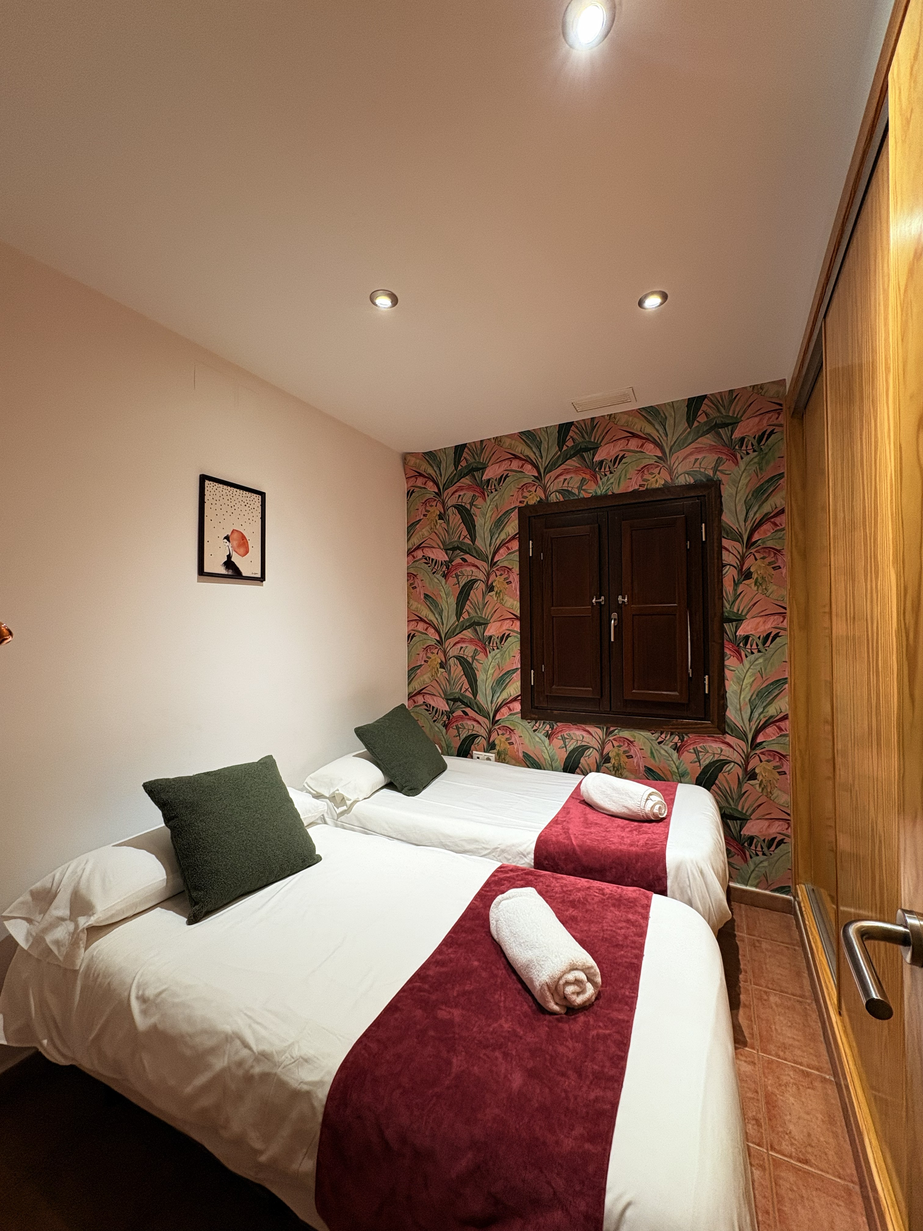 Planta baja — cama de matrimonio vista lateral