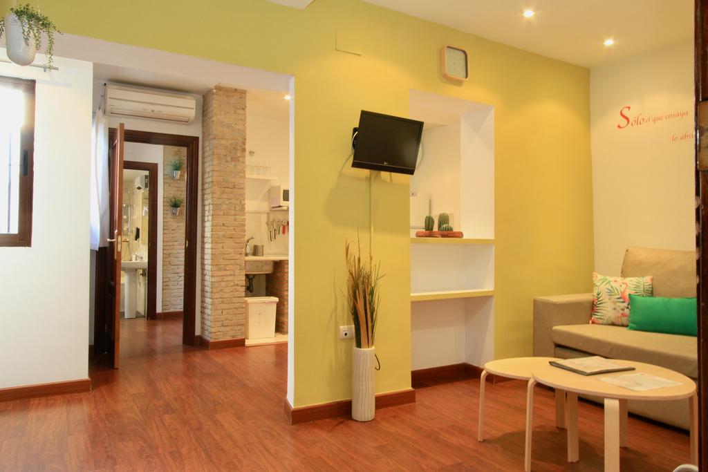 nest-flats-centro-salon-comedor-11